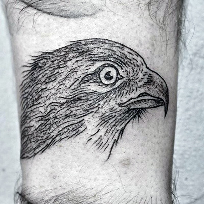 好看的黑色线条小清新鹰头纹身图案