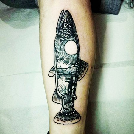 小腿奇妙的黑色雕刻风格鱼和风景纹身图案