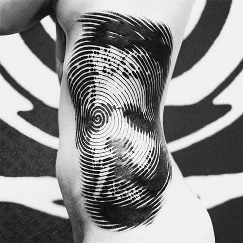 侧肋黑白催眠装饰纹身图案