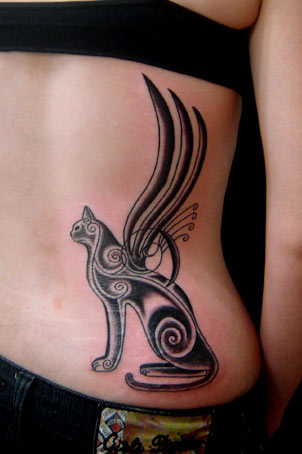 埃及风格有翅膀的花纹猫纹身图案