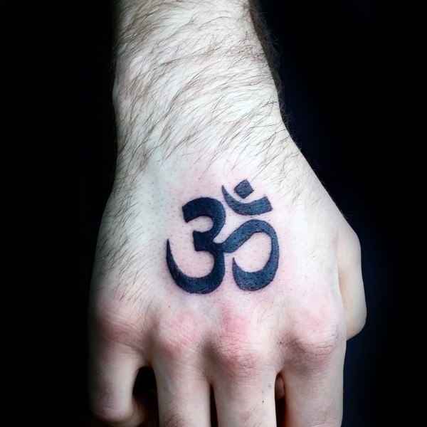 手背印度教符号黑色纹身图案