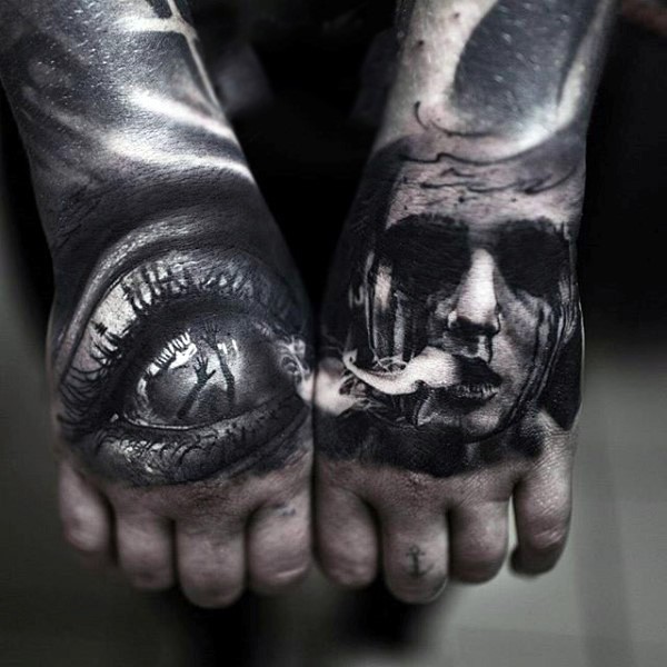 手背黑色的恐怖风格男子肖像与神秘眼睛纹身图案