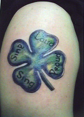 四三叶草与爱尔兰字母纹身图案