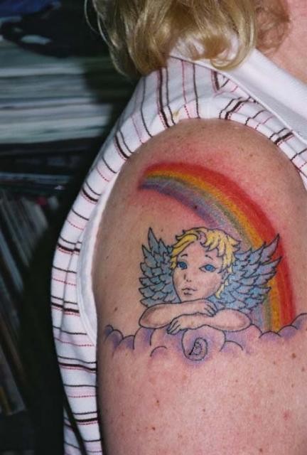 肩部云朵彩虹和小天使纹身图案