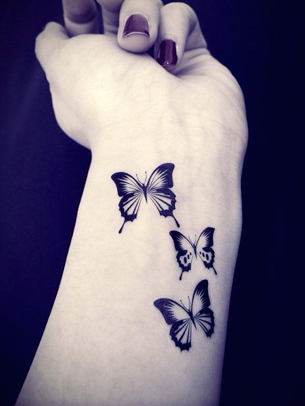 手腕漂亮的三只蝴蝶纹身图案
