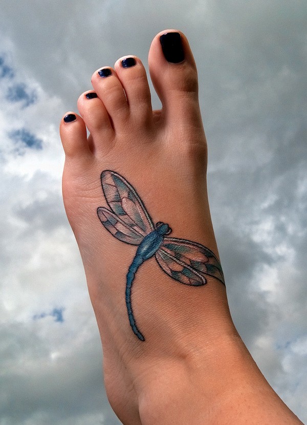 脚背蓝色蜻蜓纹身图案