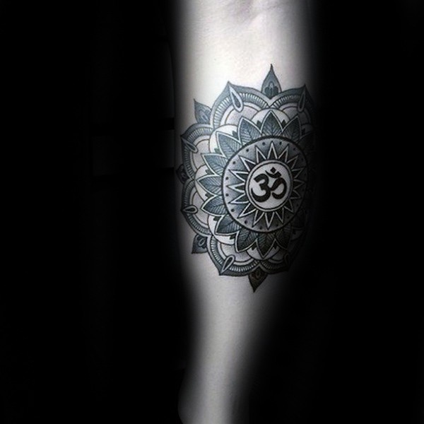梵花雕刻风格黑色印度教字符纹身图案