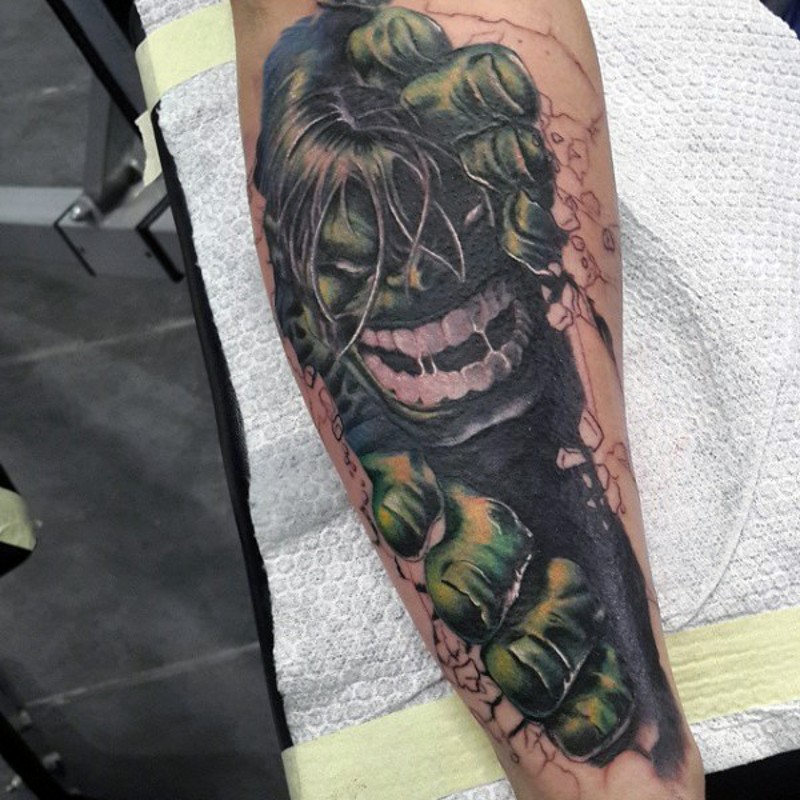 小臂彩色邪恶卡通绿巨人纹身图案