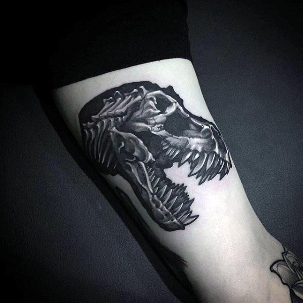 写实风格黑色恐龙头骨纹身图案
