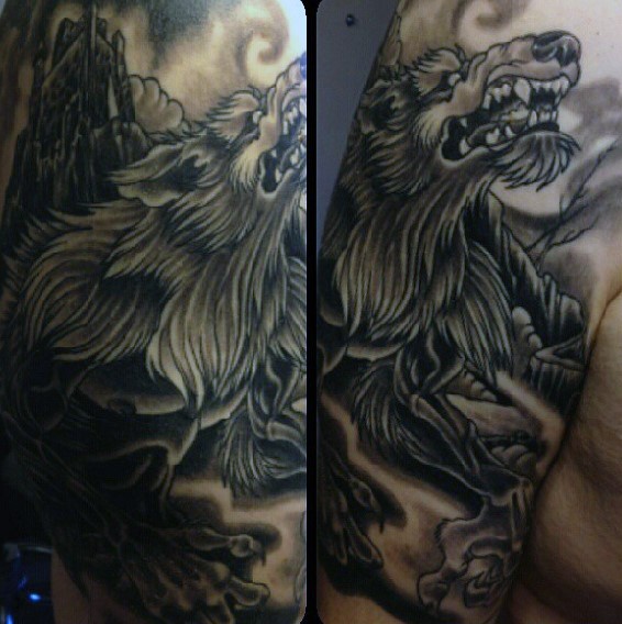 大臂黑灰风格狼人纹身图案