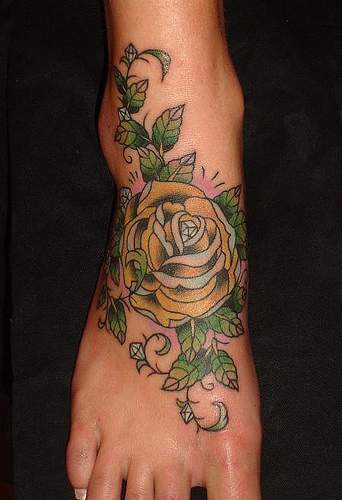脚背黄色玫瑰经典纹身图案