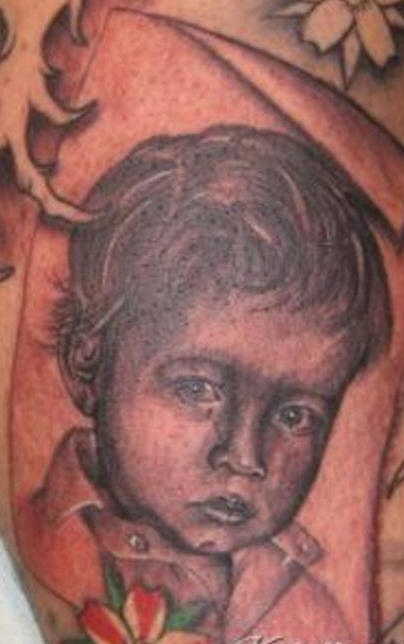 小男孩肖像黑色纹身图案