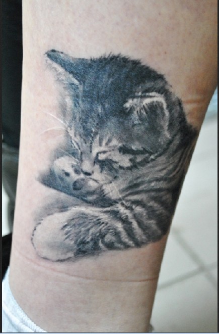 可爱的小猫咪腿部纹身图案