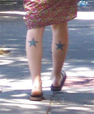 两条小腿好看的黑色星星纹身图案