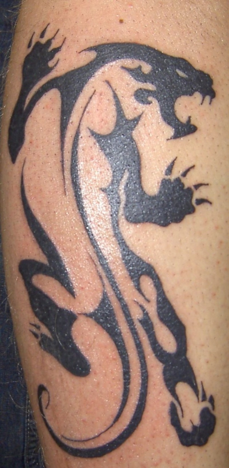 黑色简约豹子纹身图案