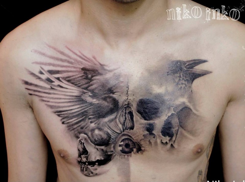 胸部骷髅眼球翅膀乌鸦组合纹身图案
