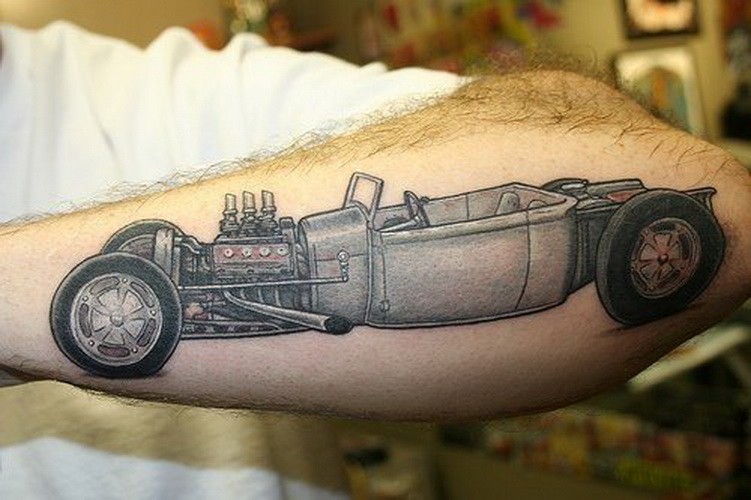 手臂复古老式汽车纹身图案