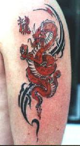 中国红色龙大臂纹身图案