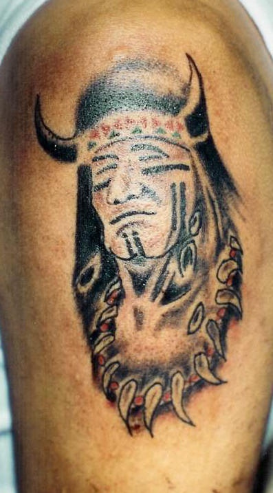 土著印第安人与公牛角纹身图案