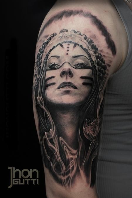 大臂黑灰风格印度妇女与烟雾纹身图案