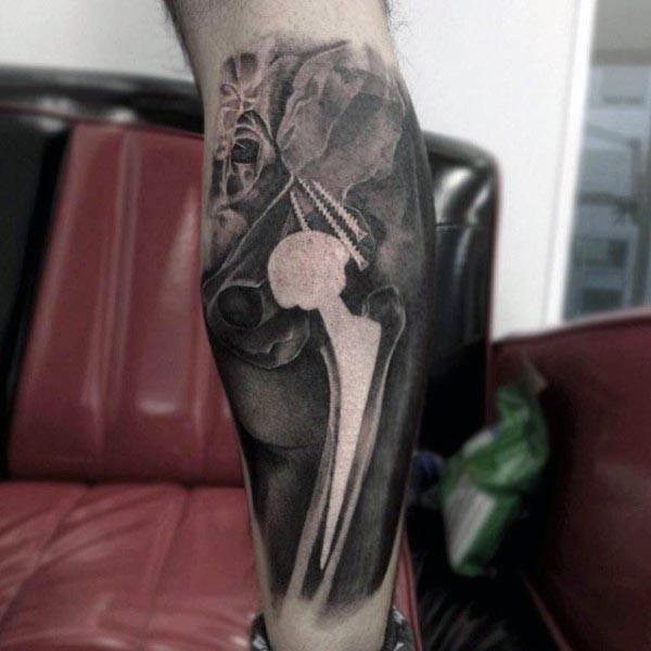 小腿令人印象深刻的写实风格骨骼纹身图案