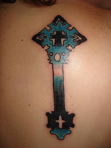 蓝色十字架花纹纹身图案