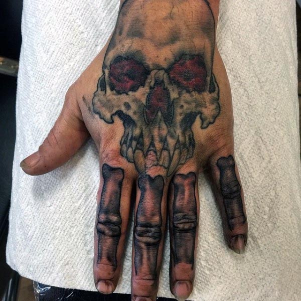 手背彩色有趣的吸血鬼骷髅与骨头纹身图案