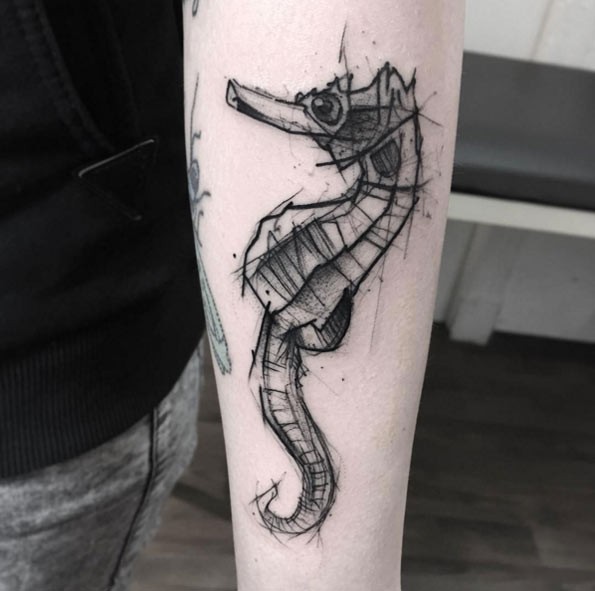 手臂有趣的卡通黑色线条海马纹身图案