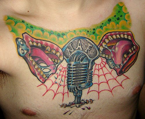 胸部麦克风假牙彩绘纹身图案