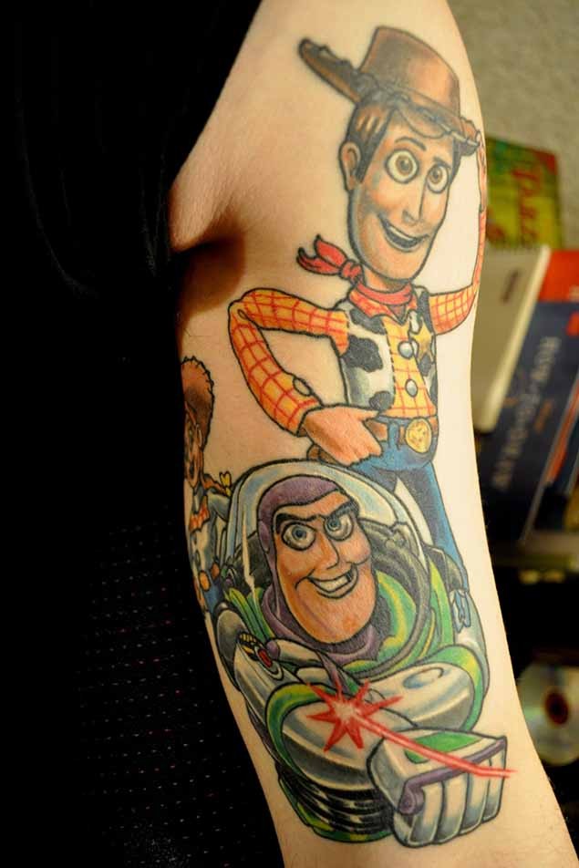 手臂old school 手绘彩色卡通玩具英雄纹身图案