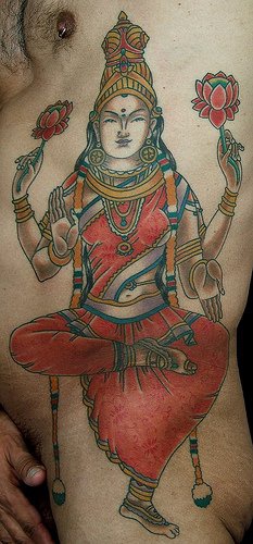 侧肋舞动的印度教神像纹身图案
