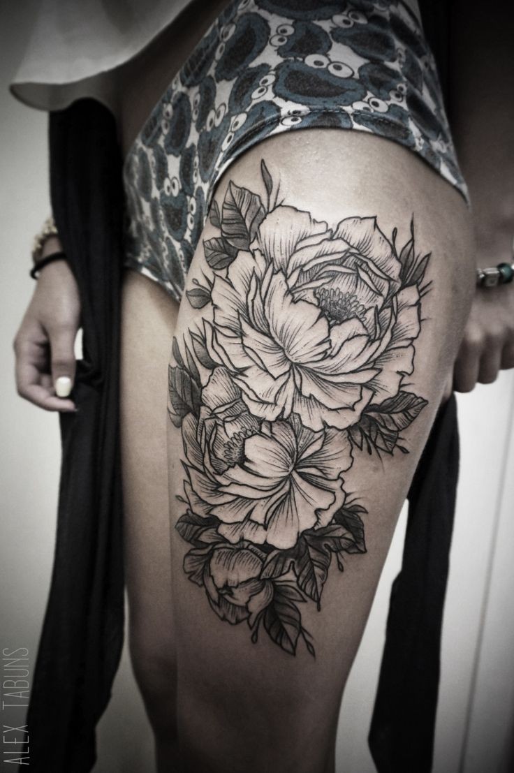 大腿经典黑色线条花卉纹身图案