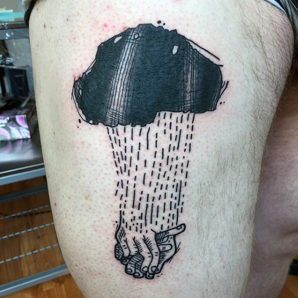 大腿简单黑色云朵雨与手纹身图案