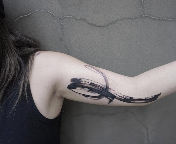 大臂黑色水墨简单装饰纹身图案