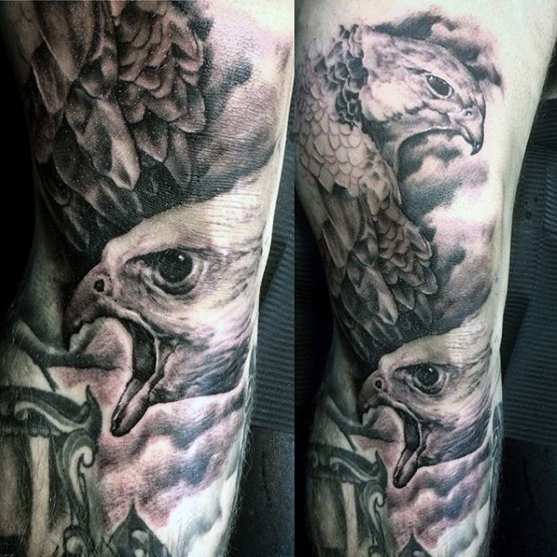 腿部惊人的写实黑灰两只鹰纹身图案