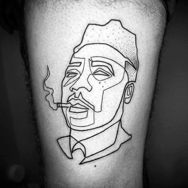 腿部简单的黑色线条点刺吸烟男子肖像纹身图案