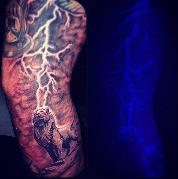 华丽的黑灰狮子与闪电荧光纹身图案