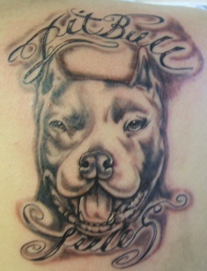 斗牛梗犬和字母黑色纹身图案