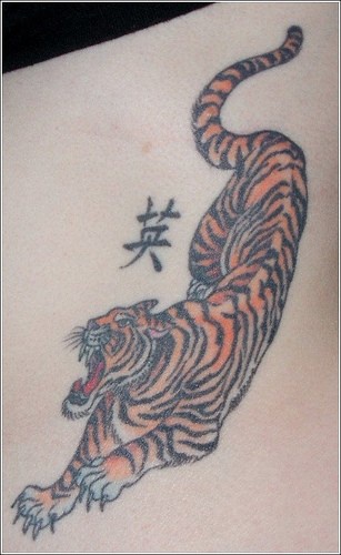 中国汉字和下山虎纹身图案