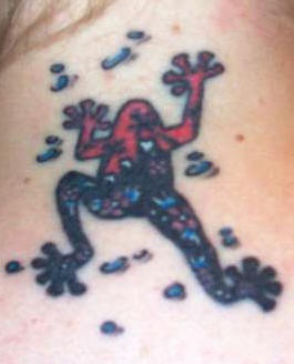 有毒红黑色青蛙纹身图案