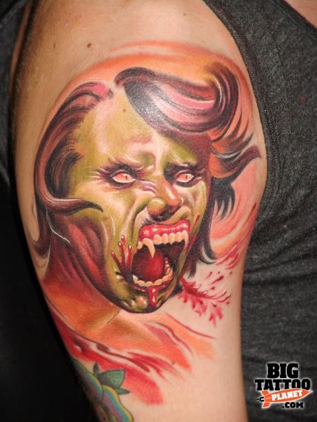 大臂半僵尸半吸血鬼女人纹身图案
