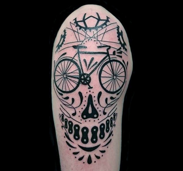 大臂黑色线条自行车与零件纹身图案