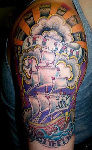 手臂经典海盗船彩色纹身图案