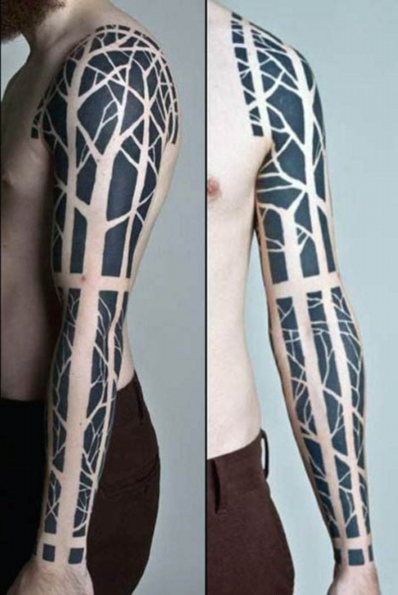 手臂黑色森林形状几何纹身图案