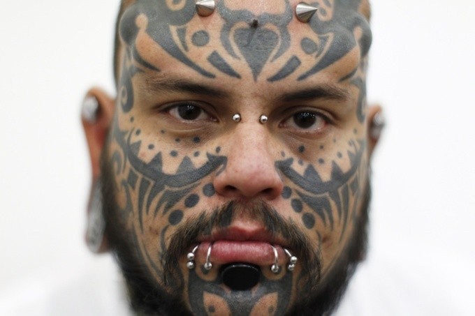 男性脸部黑色水毛利风格图腾纹身图案
