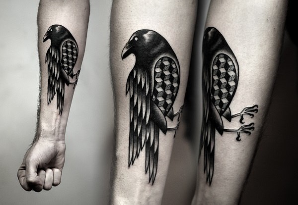 小臂黑色几何图形乌鸦纹身图案