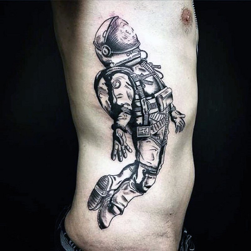 侧肋漂亮的宇航员人像纹身图案