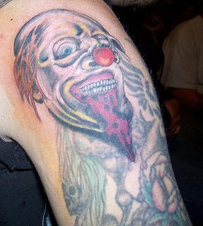 大臂僵尸小丑纹身图案