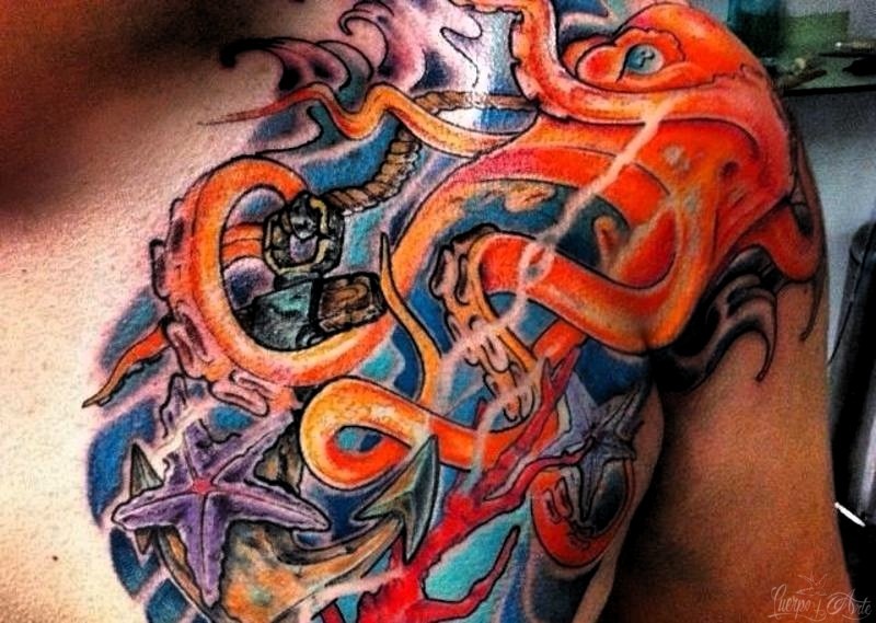 大红色章鱼和海星胸部纹身图案