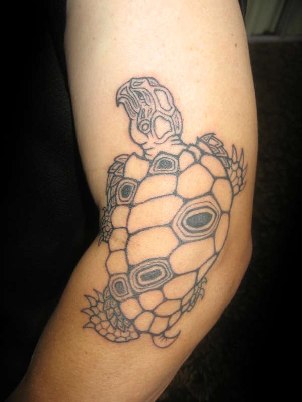黑色线条乌龟纹身图案